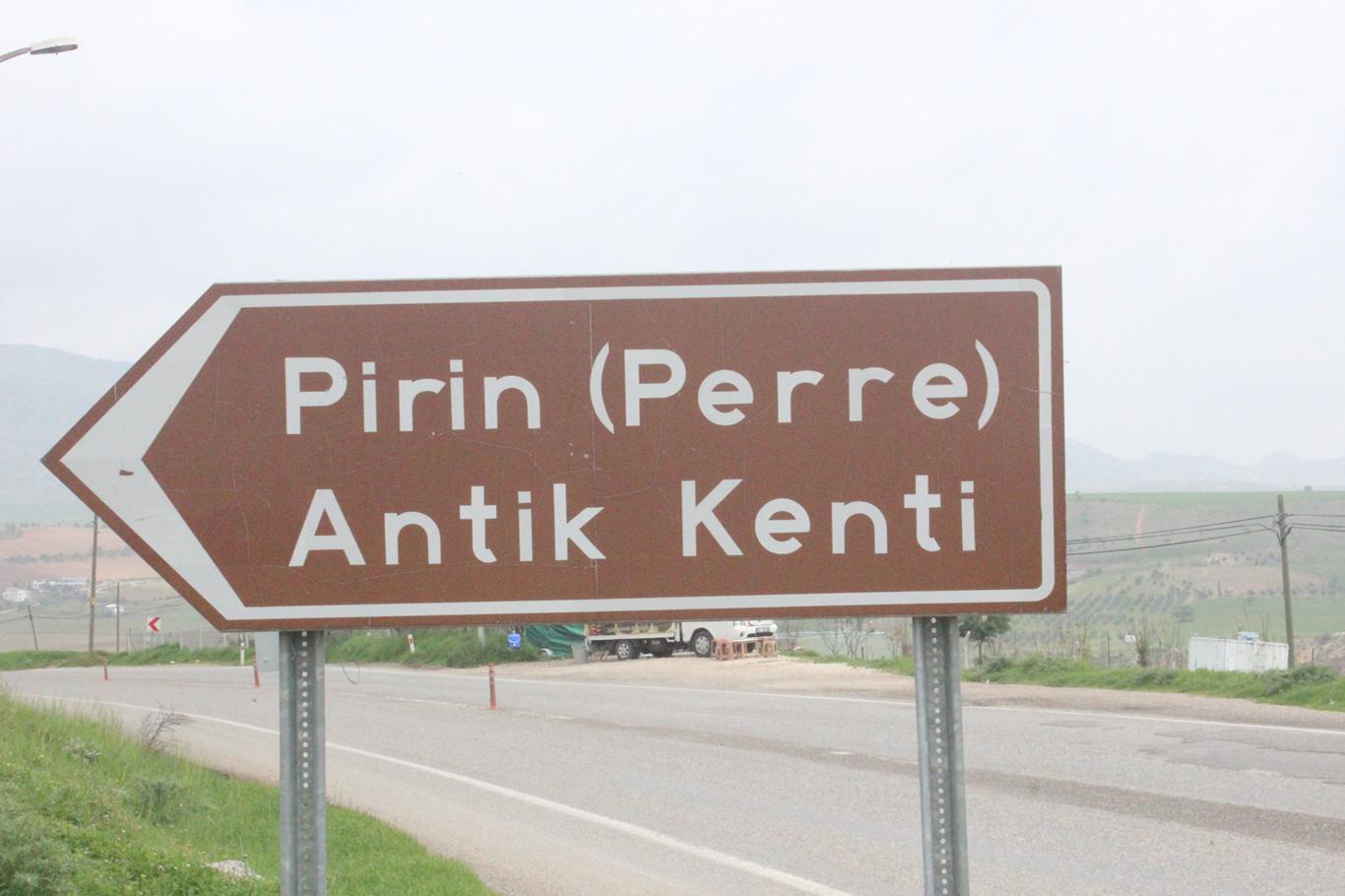Öğrenciler antik kentte temizlik yaptı Öğrenciler antik kentte temizlik yaptı